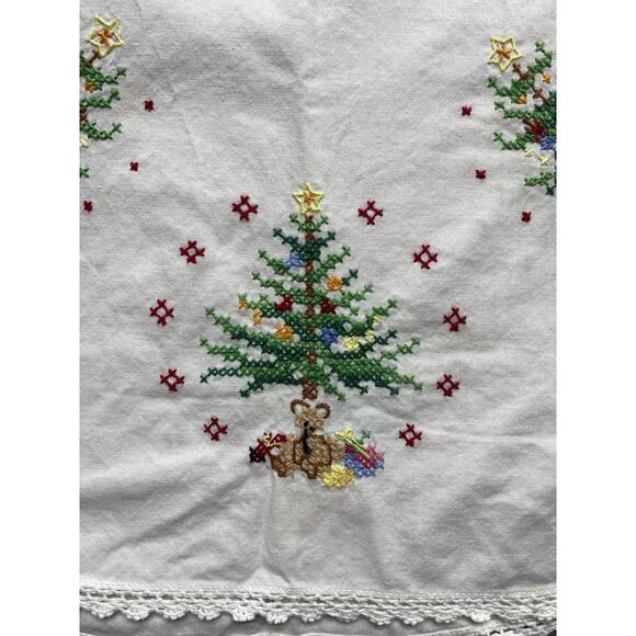 Christmas Table Runner Cross Stitch Embroidered Trees Teddy Bear Lace Trim White - Picture 6 of 14